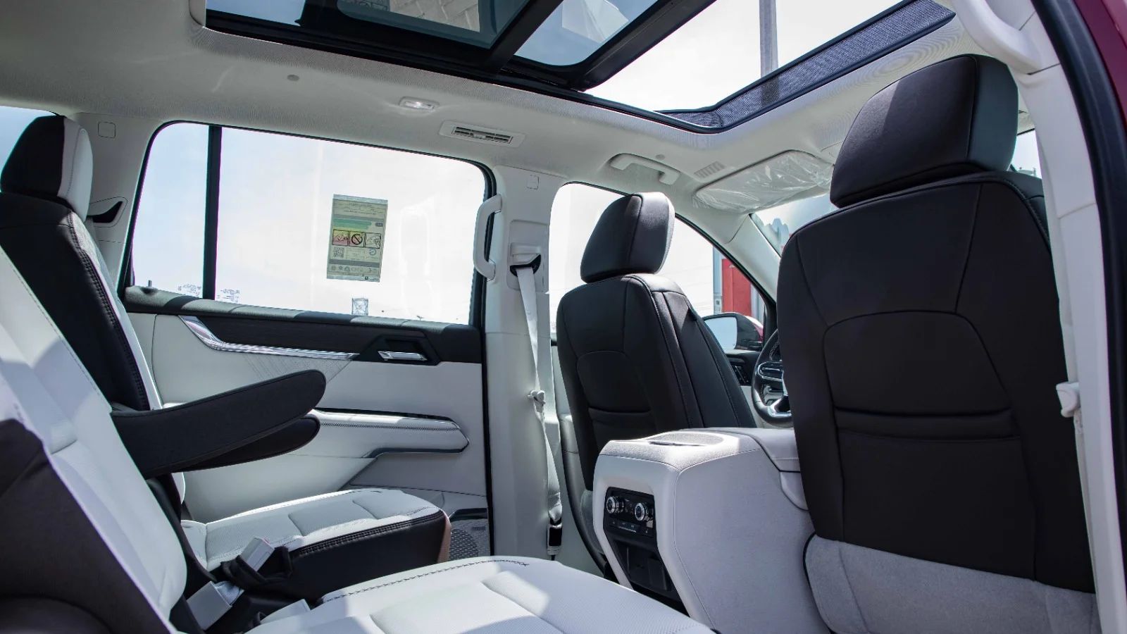 2024 GMC Acadia Denali photo 4