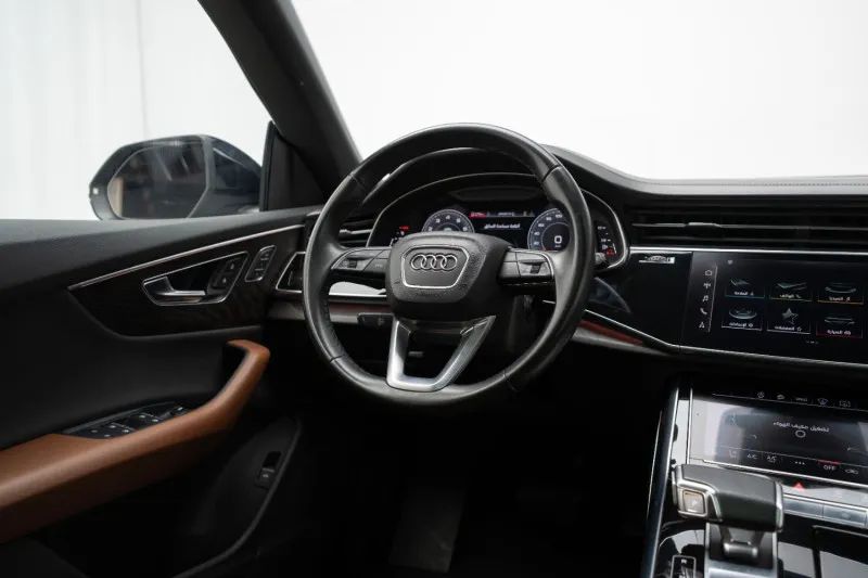 2021 Audi Q8 photo 2