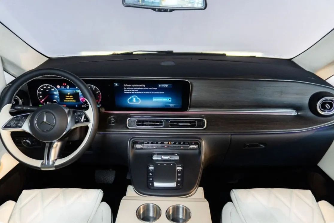 2025 Mercedes-Benz C-Class photo 4