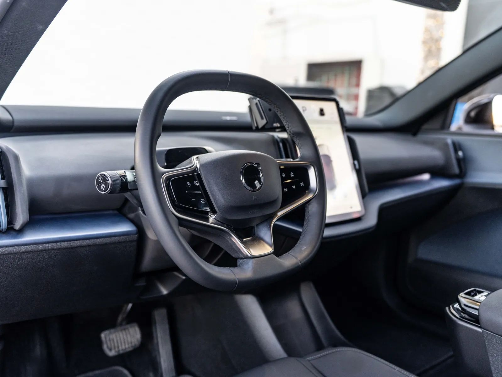 2024 Volvo EX30 photo 2
