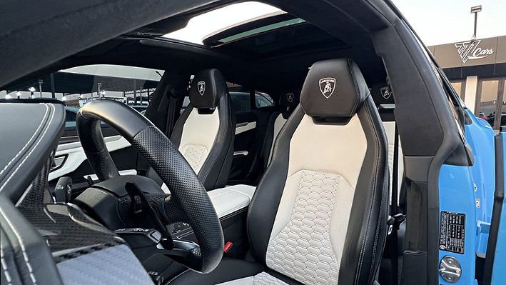 2022 Lamborghini Urus photo 3