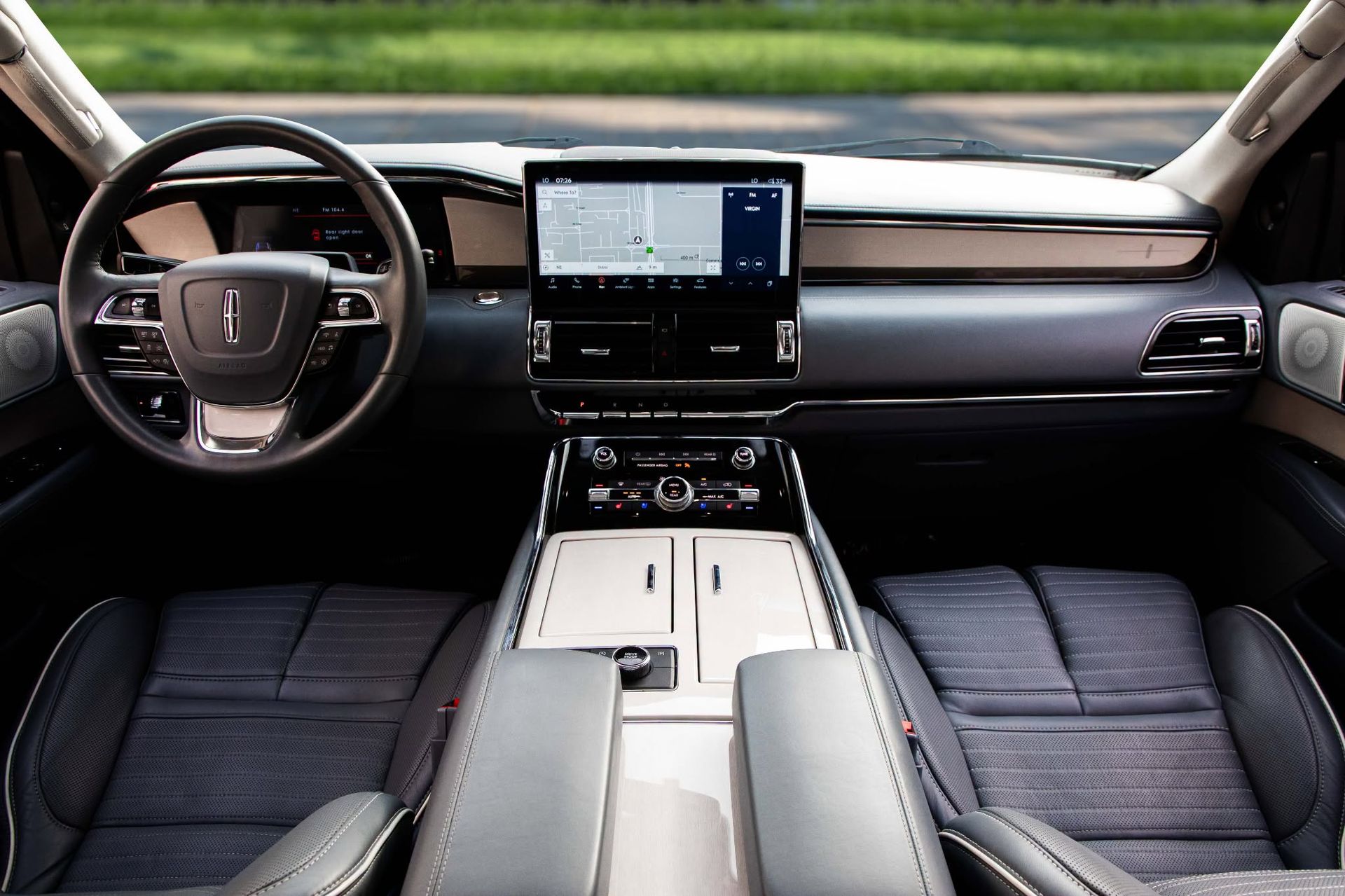 2023 Lincoln Navigator photo 3