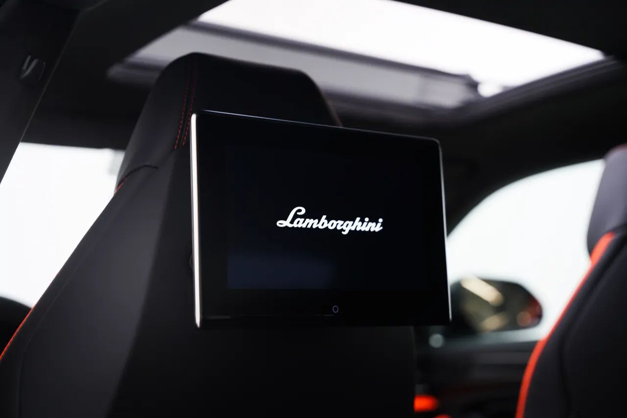 2025 Lamborghini Urus photo 5