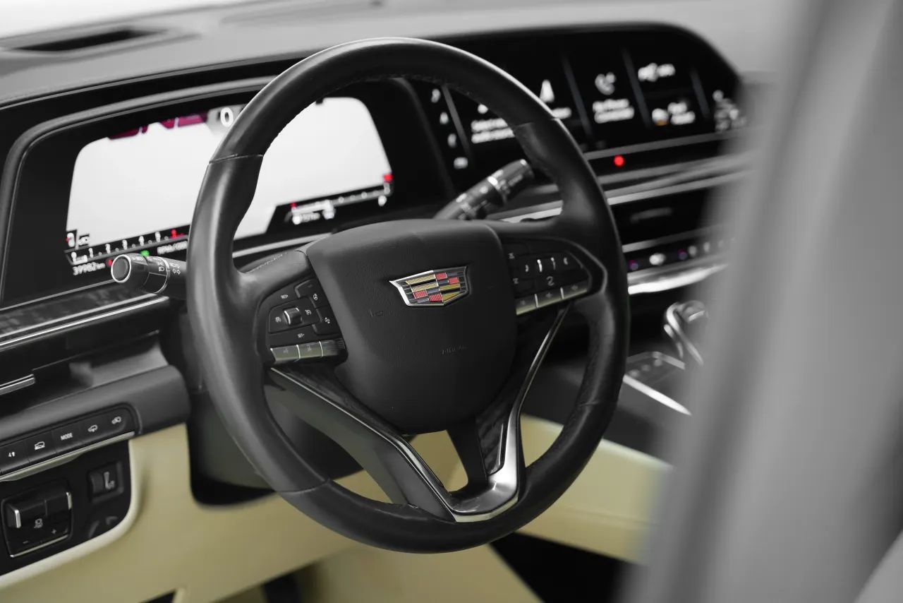 2023 Cadillac Escalade photo 3