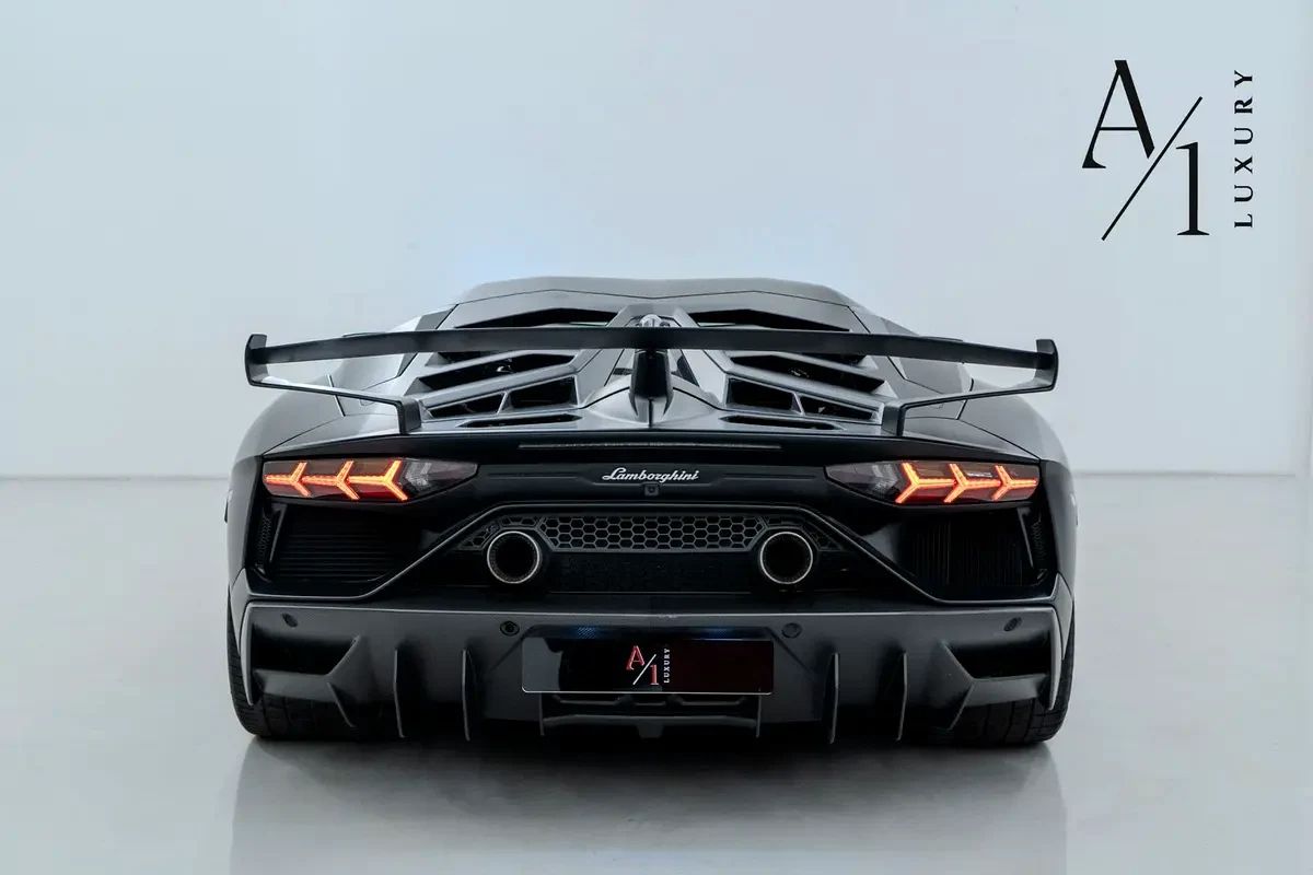 2021 Lamborghini Aventador photo 5