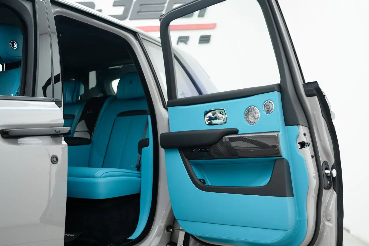 2025 Rolls-Royce Cullinan photo 2