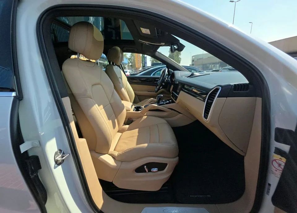 2018 Porsche Cayenne photo 3