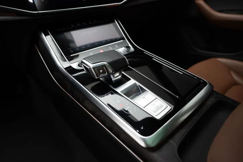 2021 Audi Q8 photo 3
