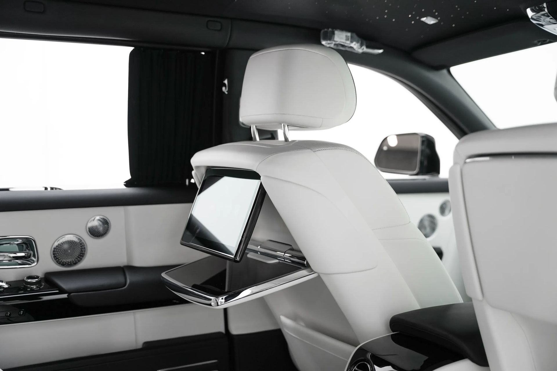 2026 Rolls-Royce Phantom photo 5