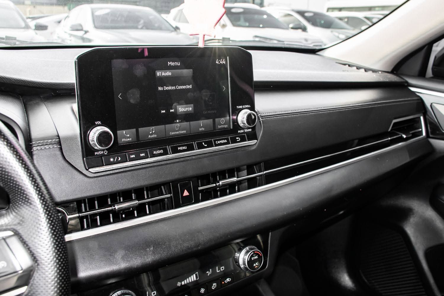 2024 Mitsubishi Outlander photo 4