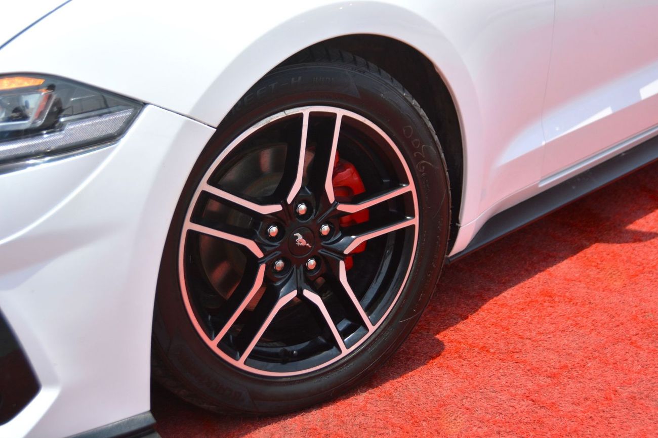 2020 Ford Mustang photo 4