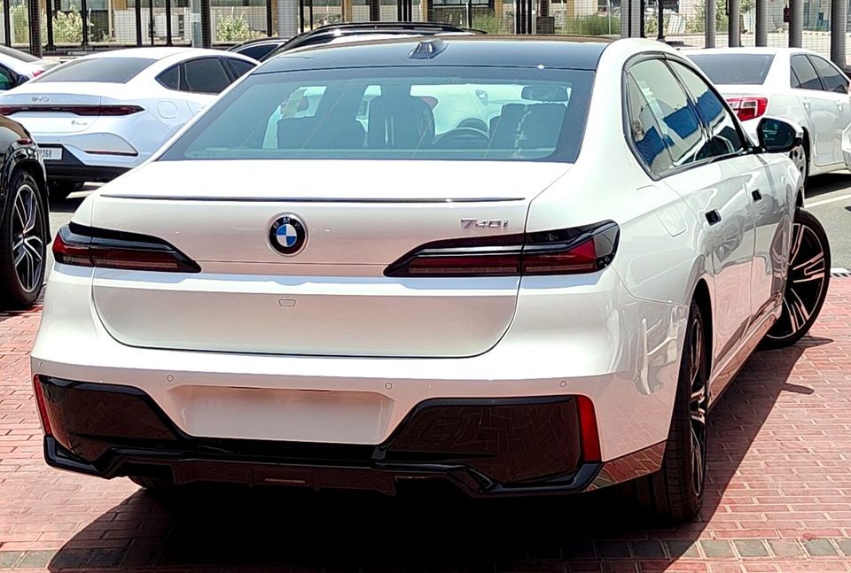 2026 BMW 740i photo 5
