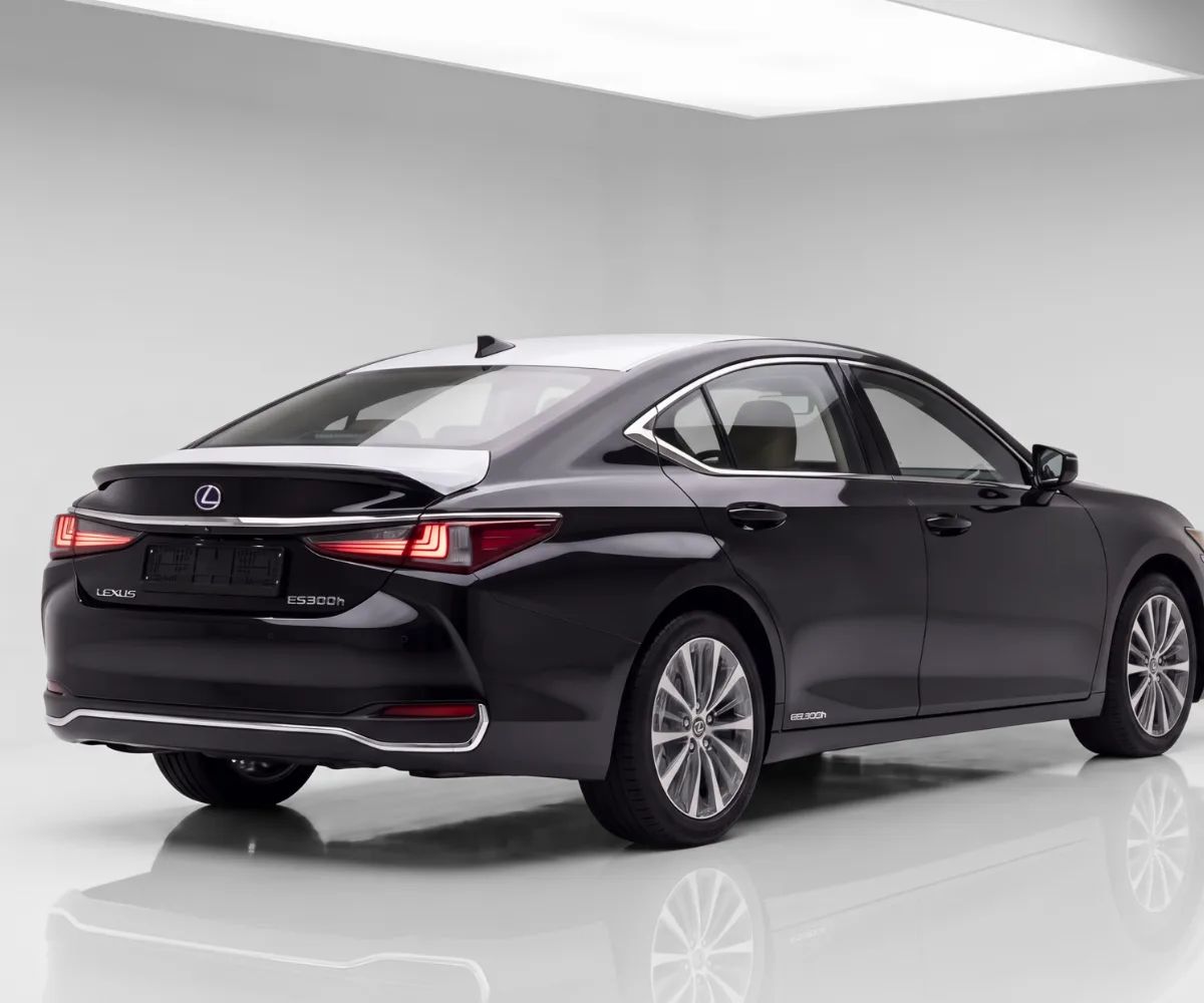 2025 Lexus ES300h photo 5