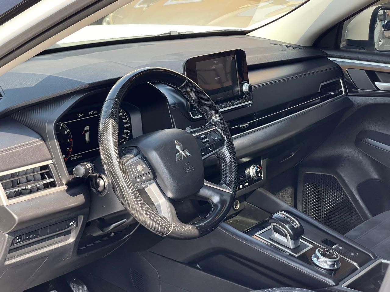 2025 Mitsubishi Outlander photo 3