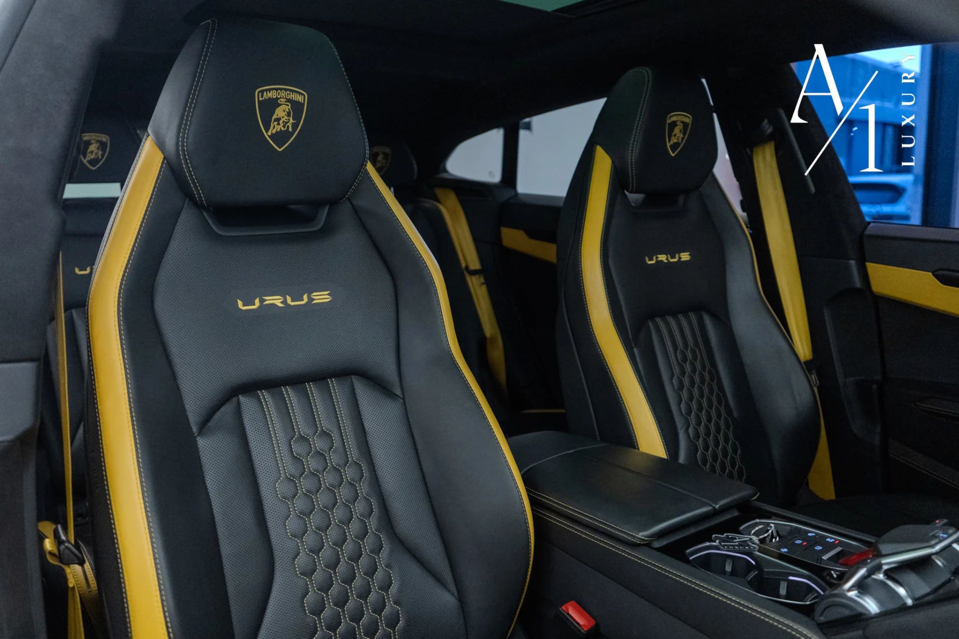 2023 Lamborghini Urus photo 4