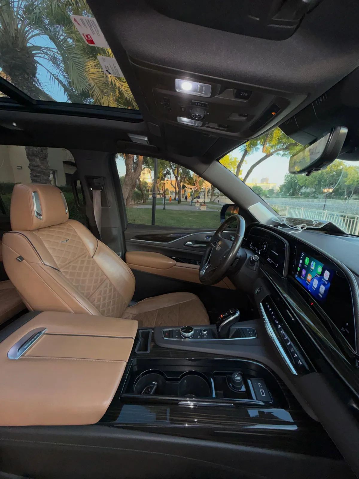2022 Cadillac Escalade photo 3