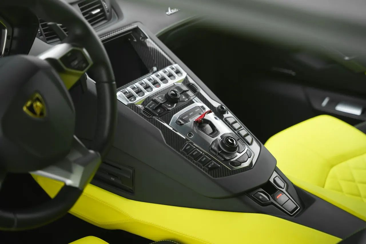 2014 Lamborghini Aventador photo 3