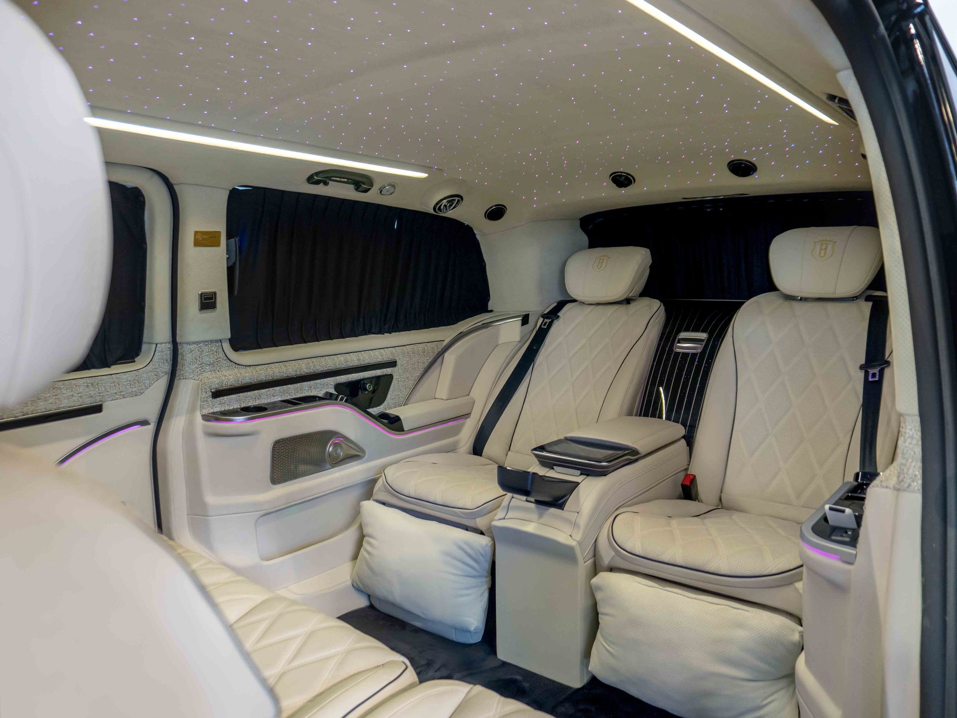 2025 Mercedes-Benz V-Class photo 4