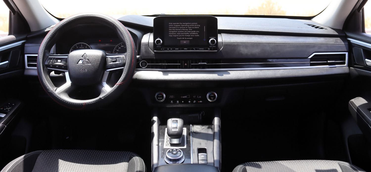 2023 Mitsubishi Outlander photo 4
