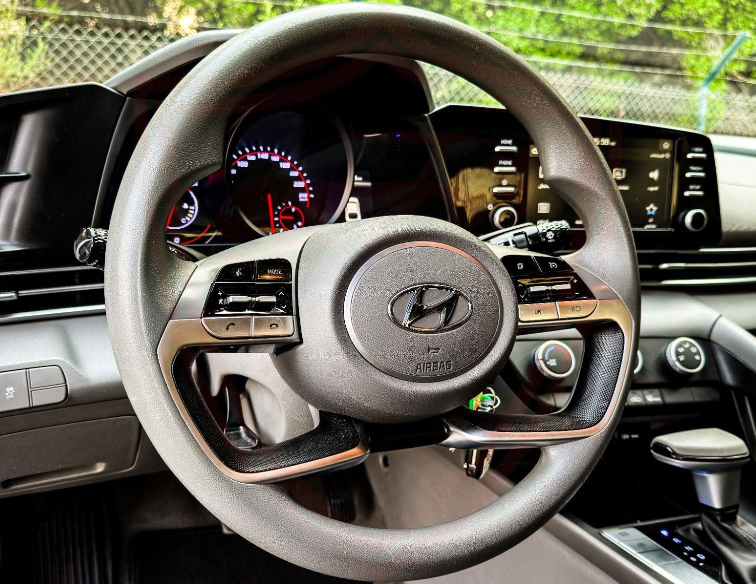 2023 Hyundai Elantra photo 4