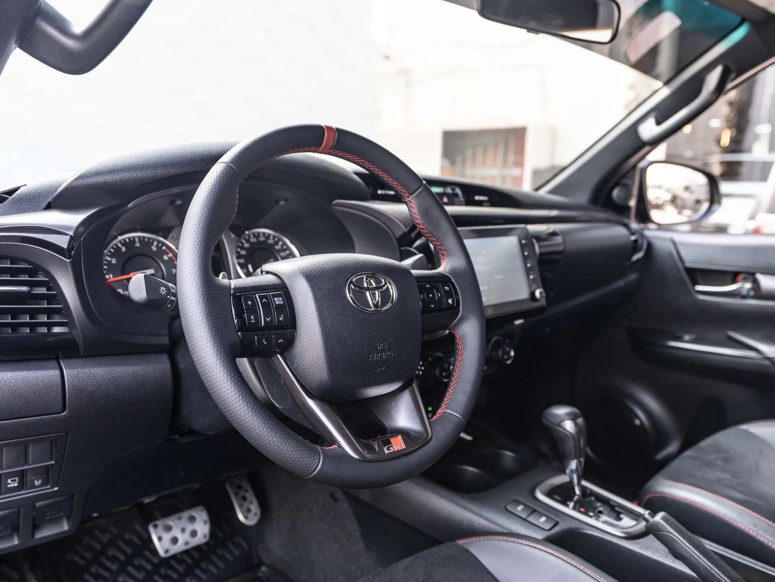 2022 Toyota Hilux photo 3