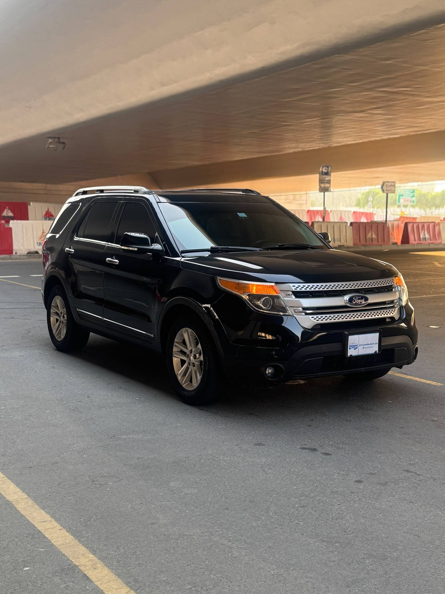 2014 Ford Explorer photo 2