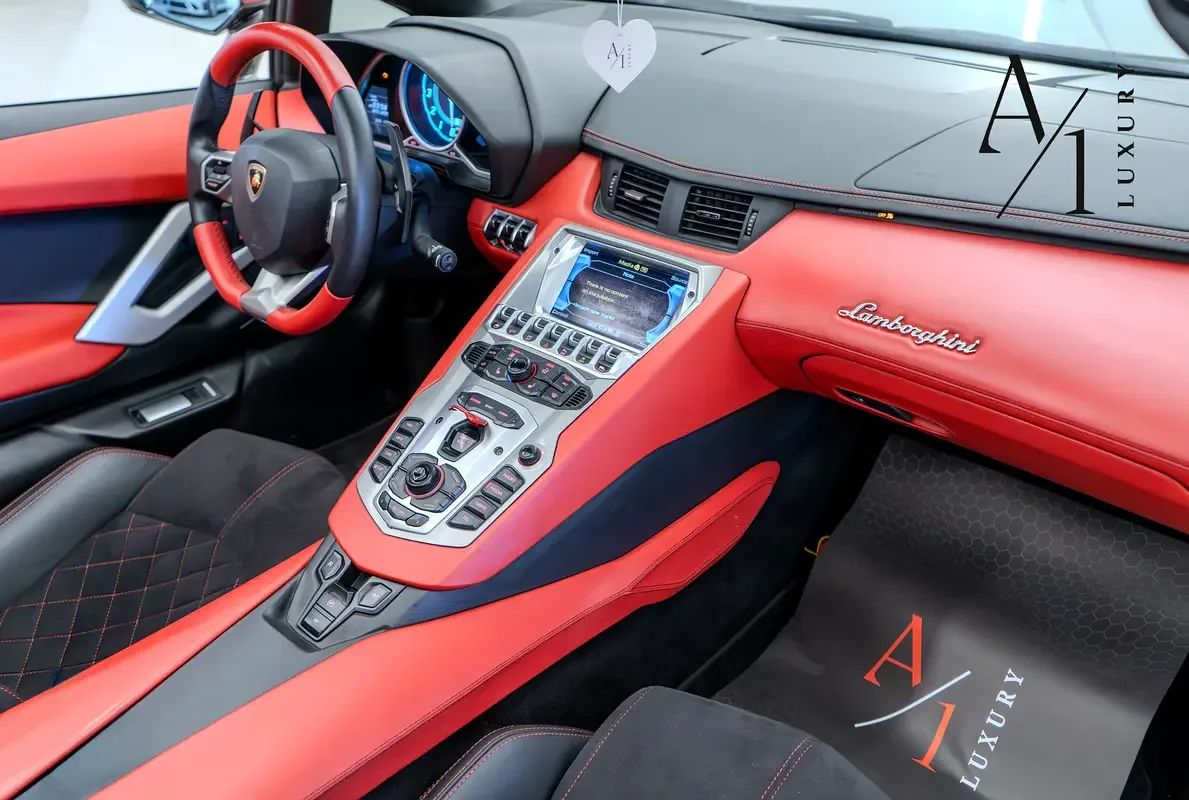 2015 Lamborghini Aventador photo 3