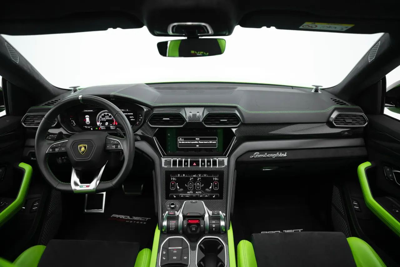 2021 Lamborghini Urus photo 3