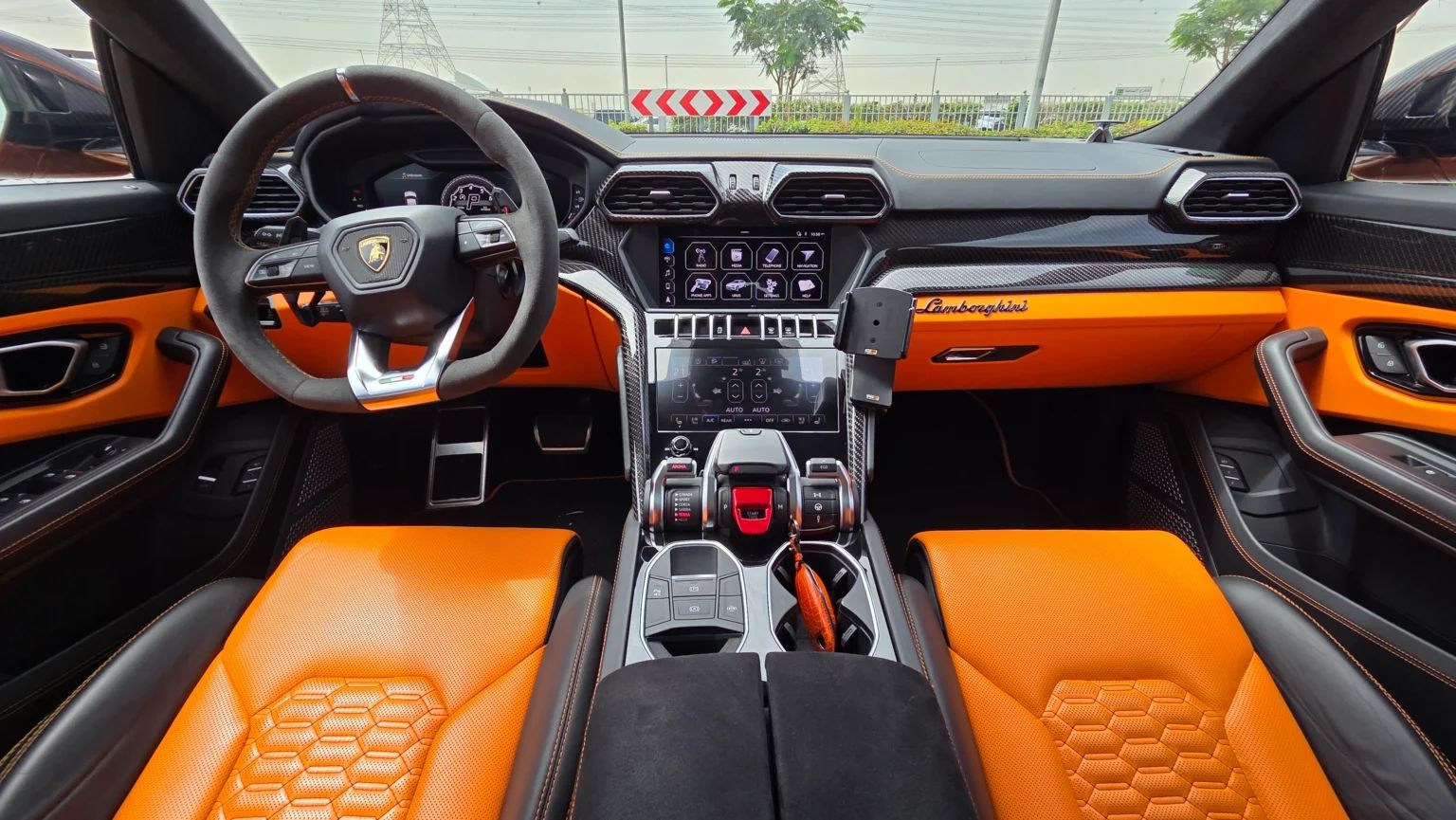 2019 Lamborghini Urus photo 4