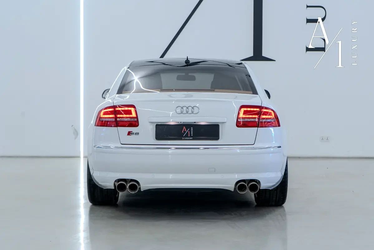 2009 Audi S8 photo 5