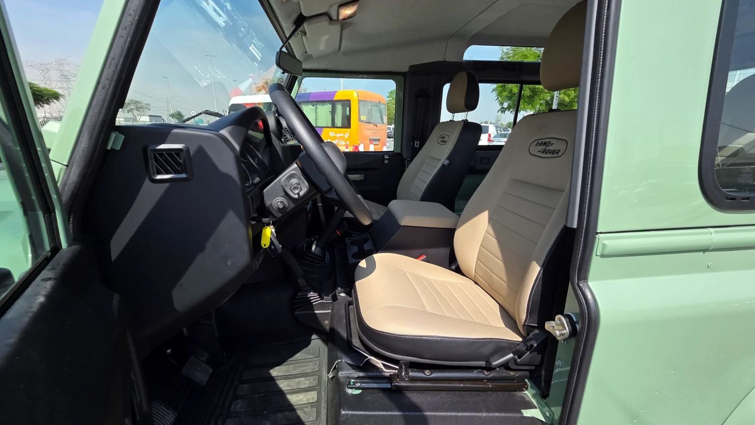 2016 Land Rover Defender photo 3