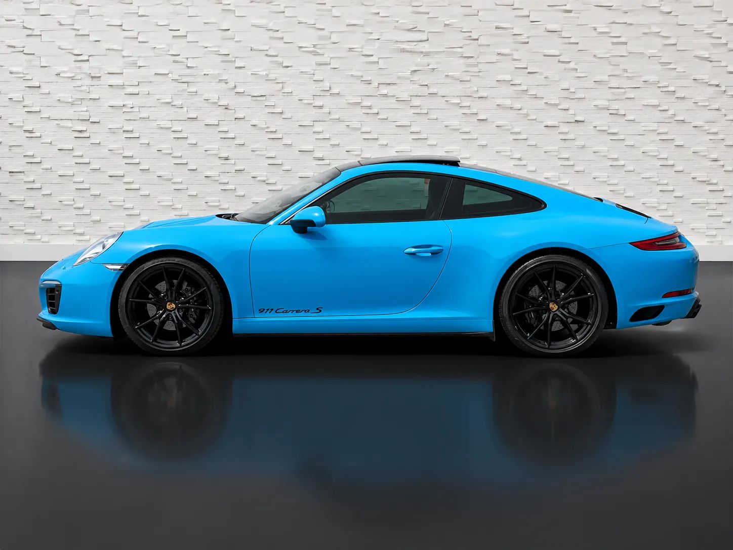 2017 Porsche 911 Carrera GTS photo 2
