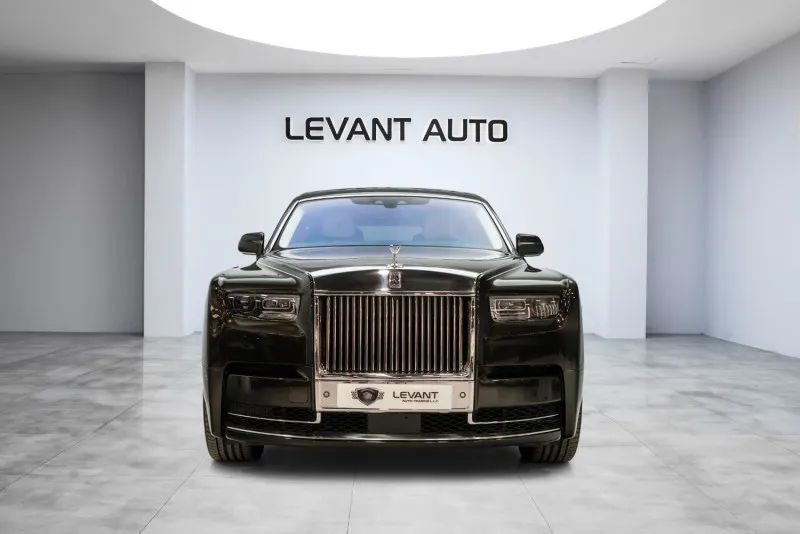 2023 Rolls-Royce Phantom photo 2