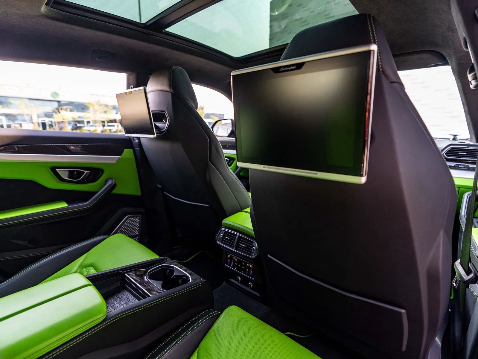 2021 Lamborghini Urus photo 4