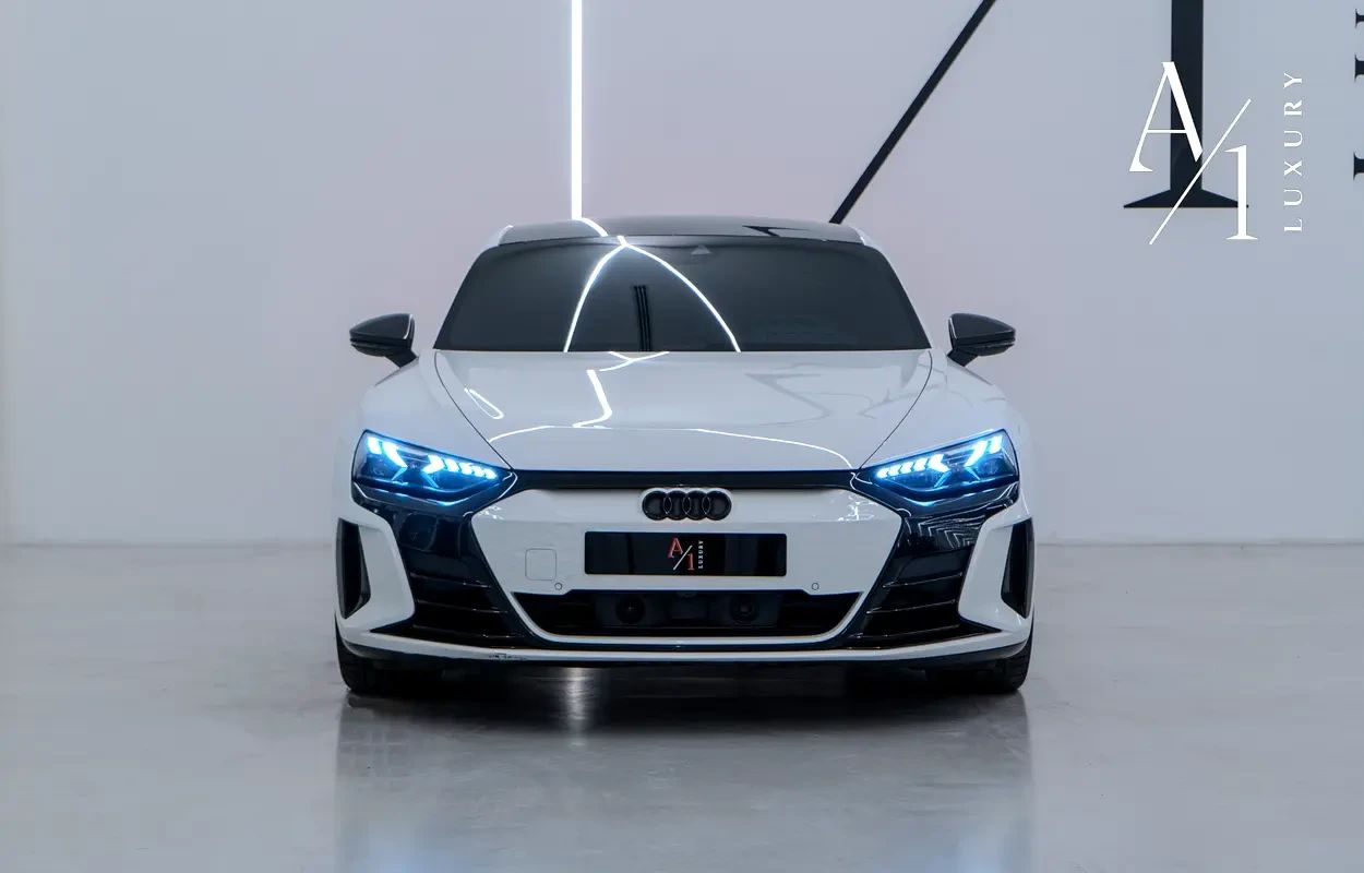 2023 Audi RS e-tron GT photo 2