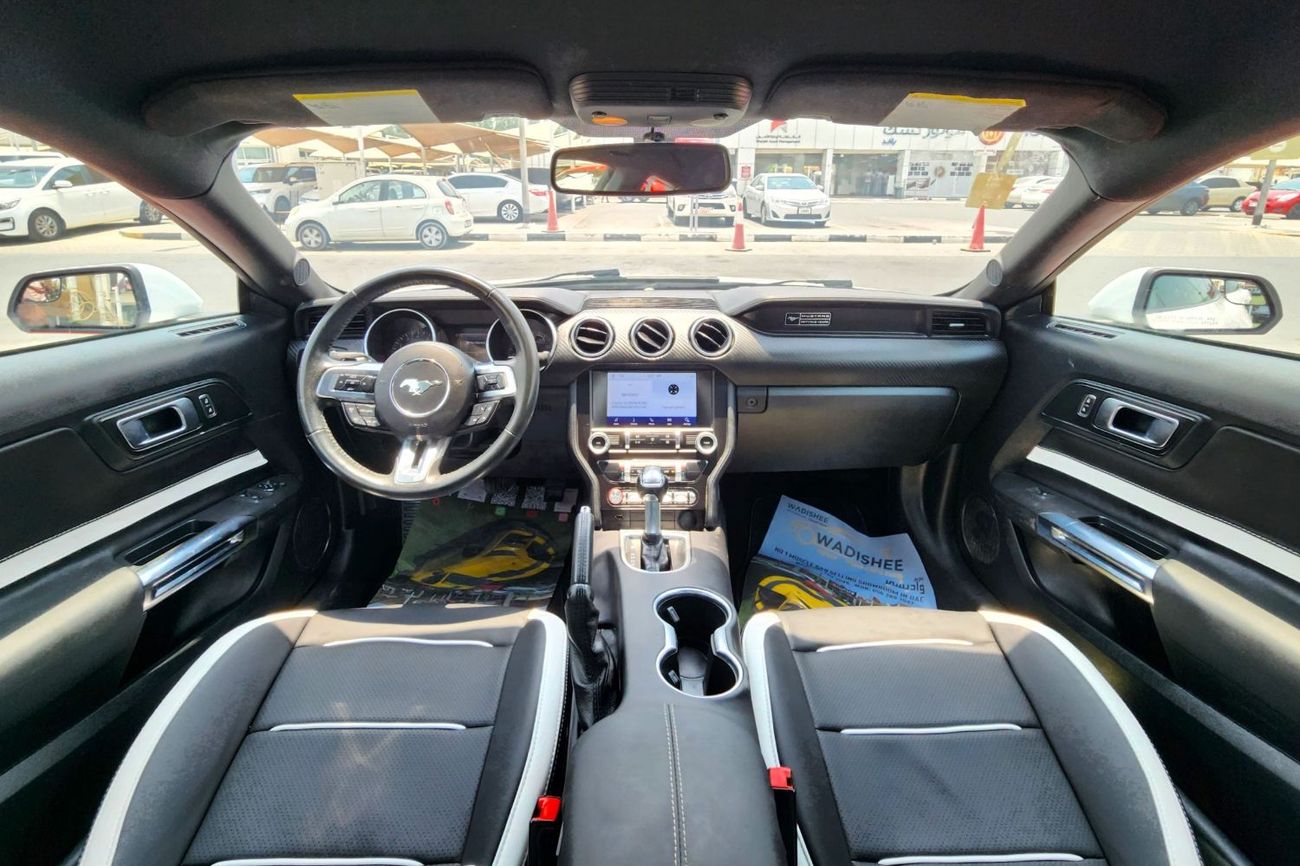 2020 Ford Mustang photo 3