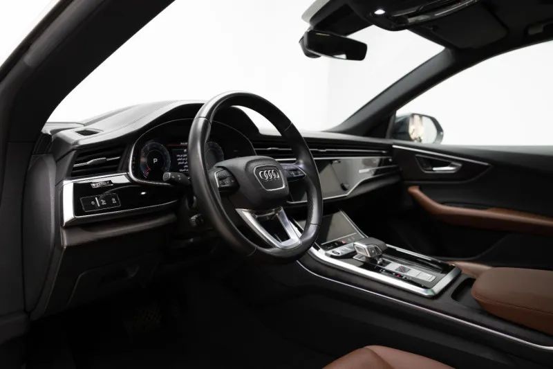 2021 Audi Q8 photo 2