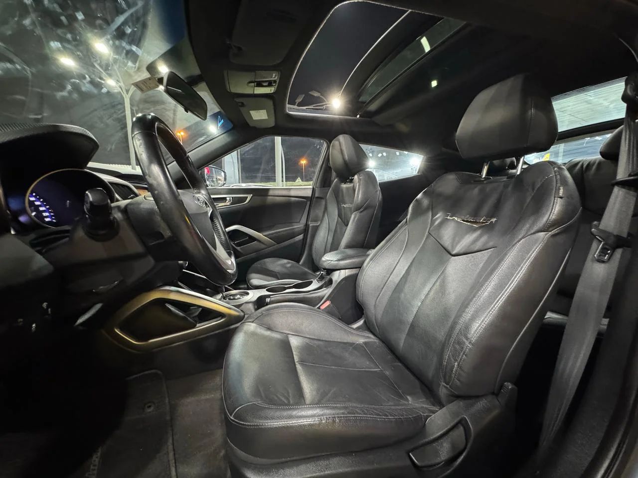 2017 Hyundai Veloster photo 4
