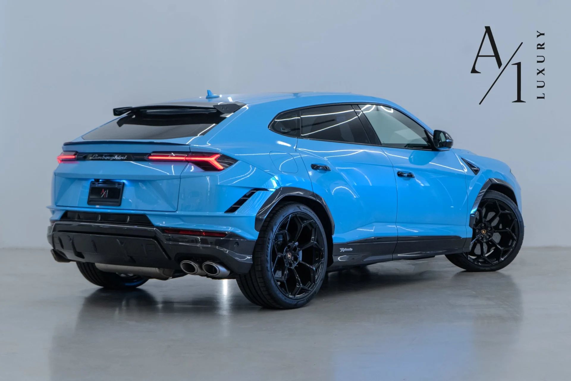 2023 Lamborghini Urus photo 5
