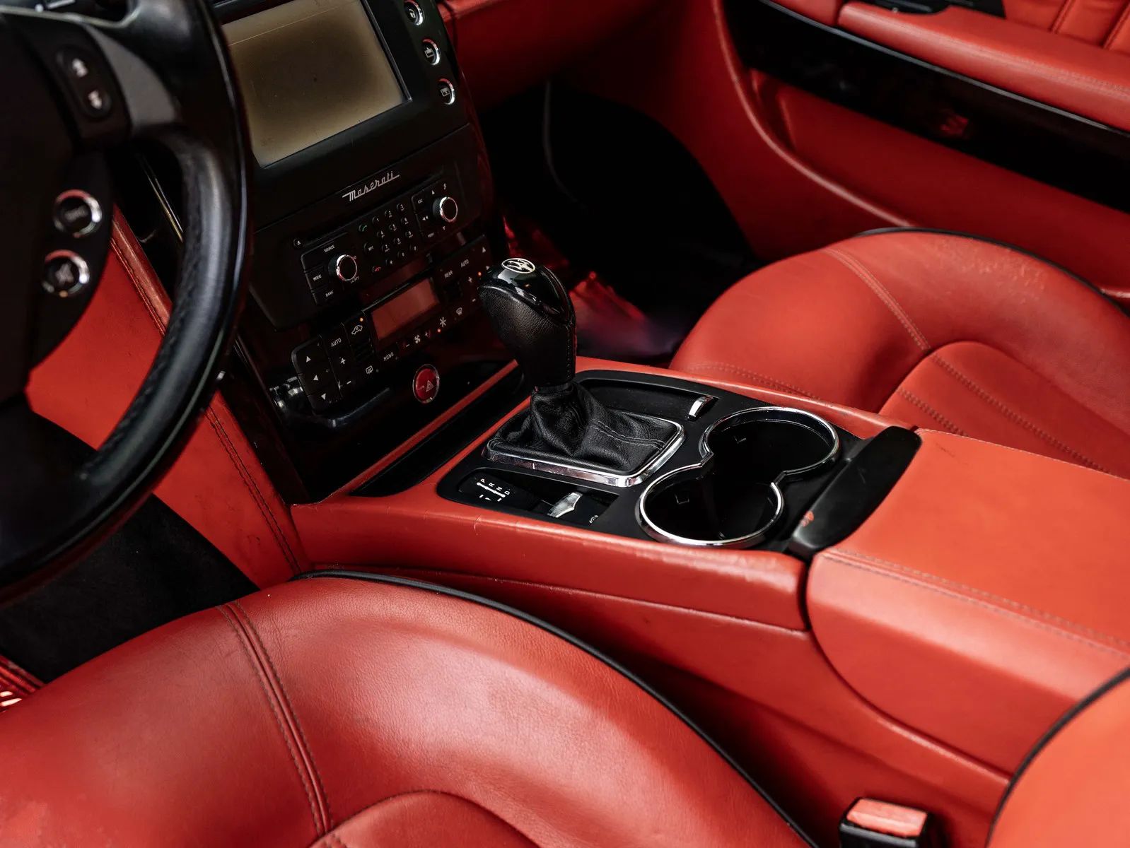 2010 Maserati Quattroporte photo 4