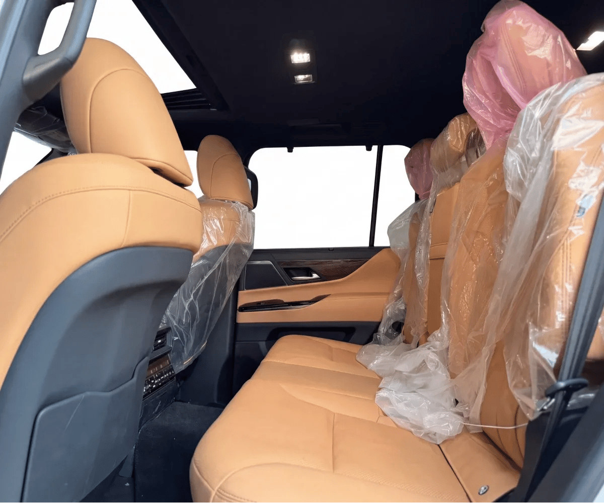 2025 Lexus LX700h photo 4
