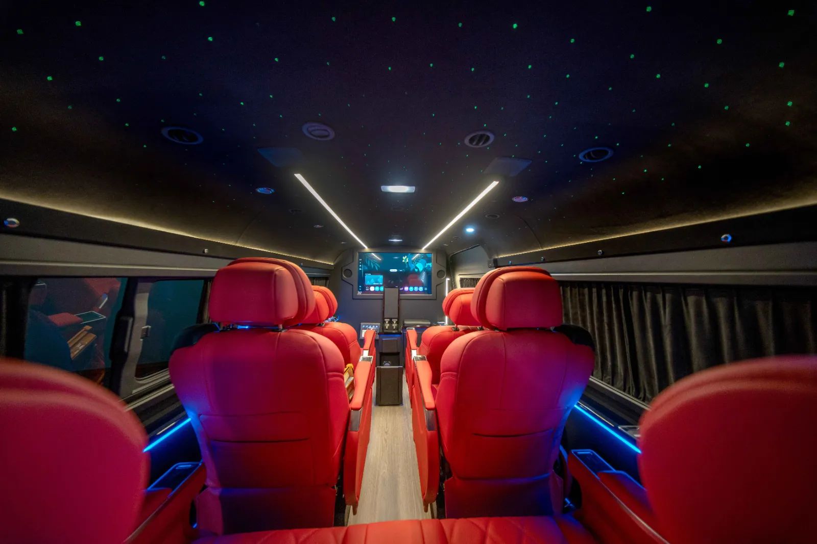 2026 Toyota Hiace photo 3