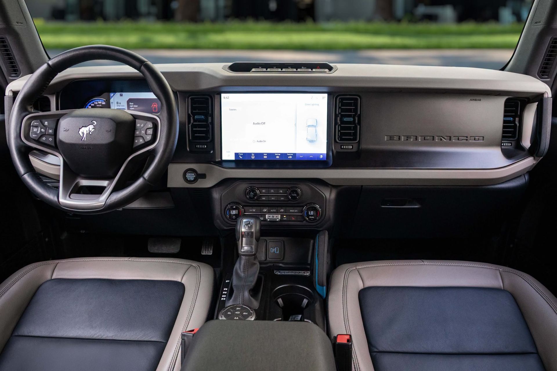 2023 Ford Bronco photo 3