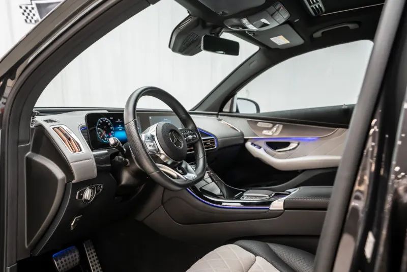 2021 Mercedes-Benz EQC photo 2