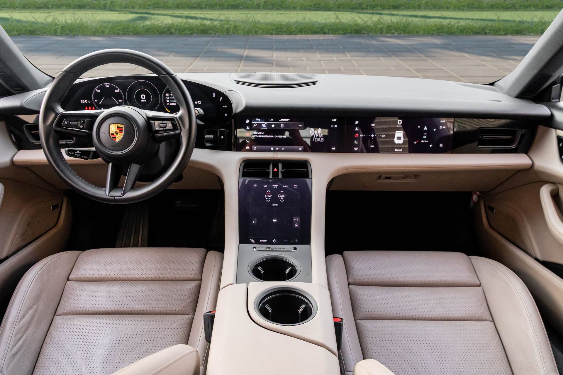 2021 Porsche Taycan photo 4