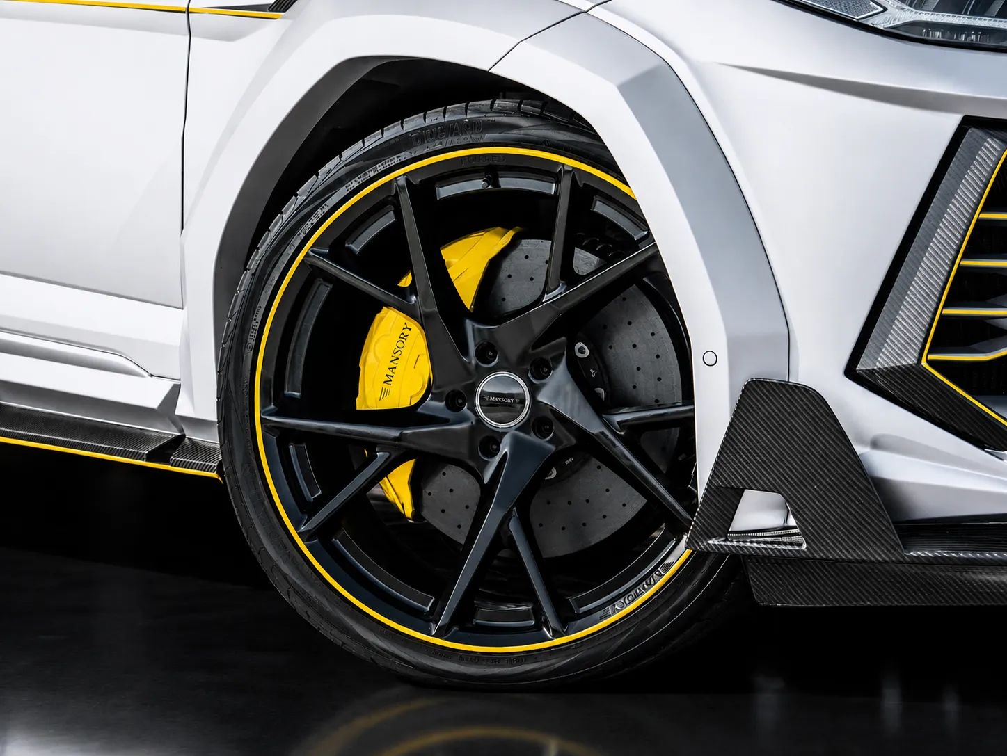 2021 Lamborghini Urus photo 3