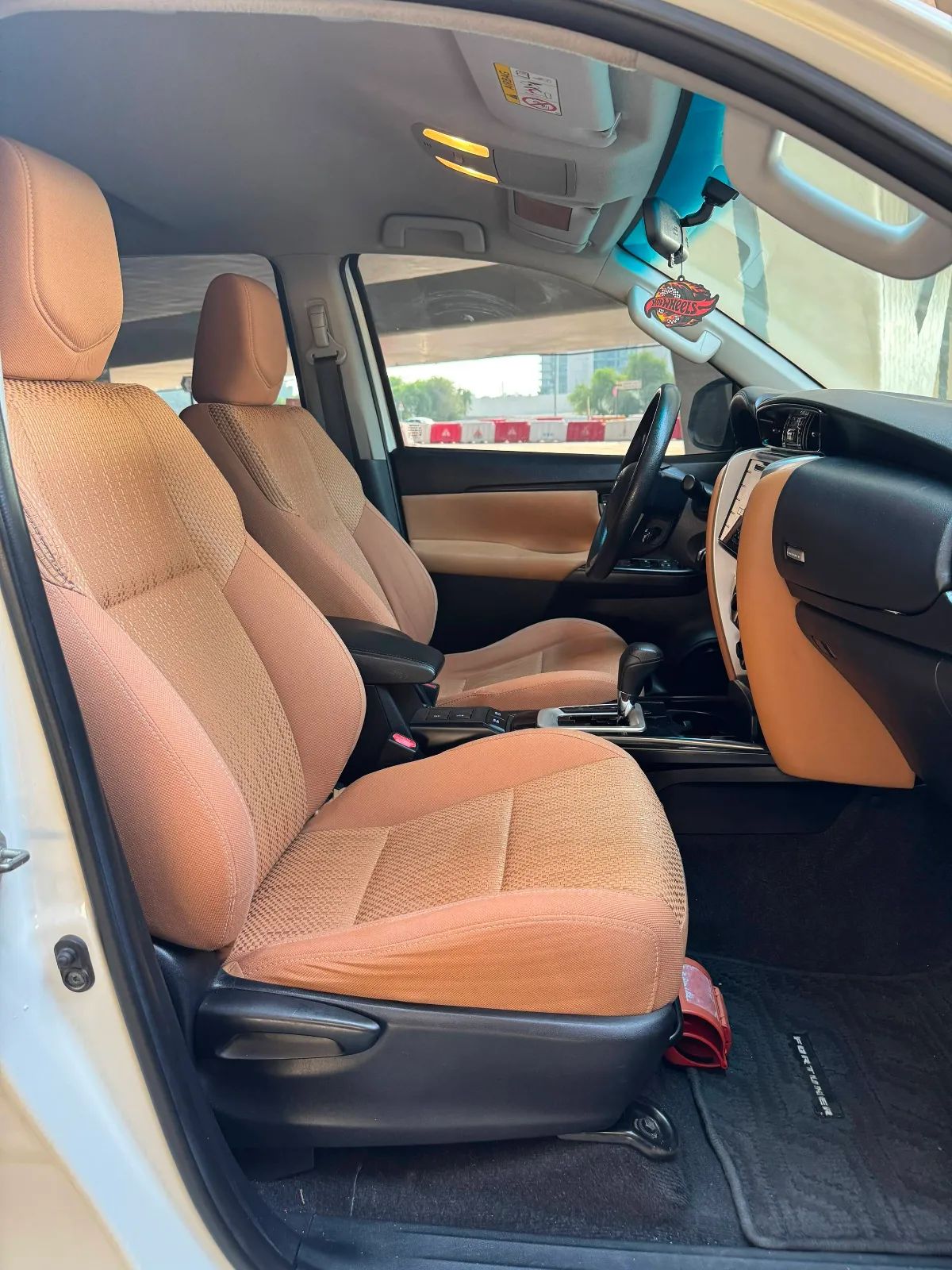 2018 Toyota Fortuner photo 3