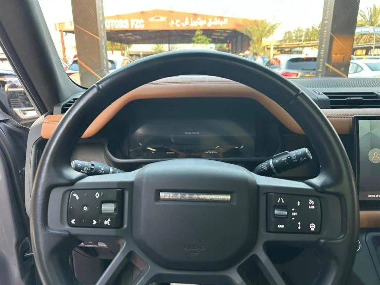 2024 Land Rover Defender photo 4