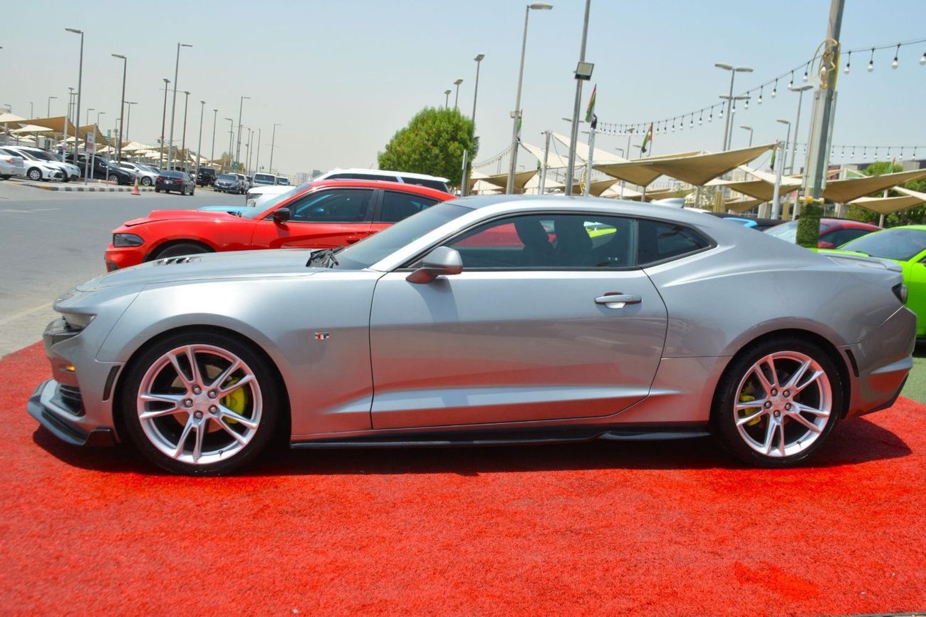 2024 Chevrolet Camaro photo 2