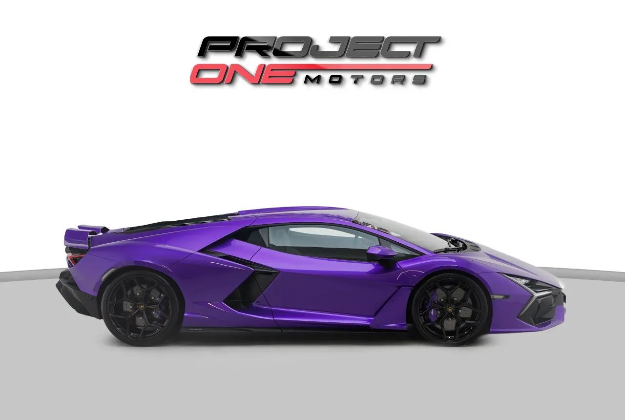 2025 Lamborghini Revuelto photo 2